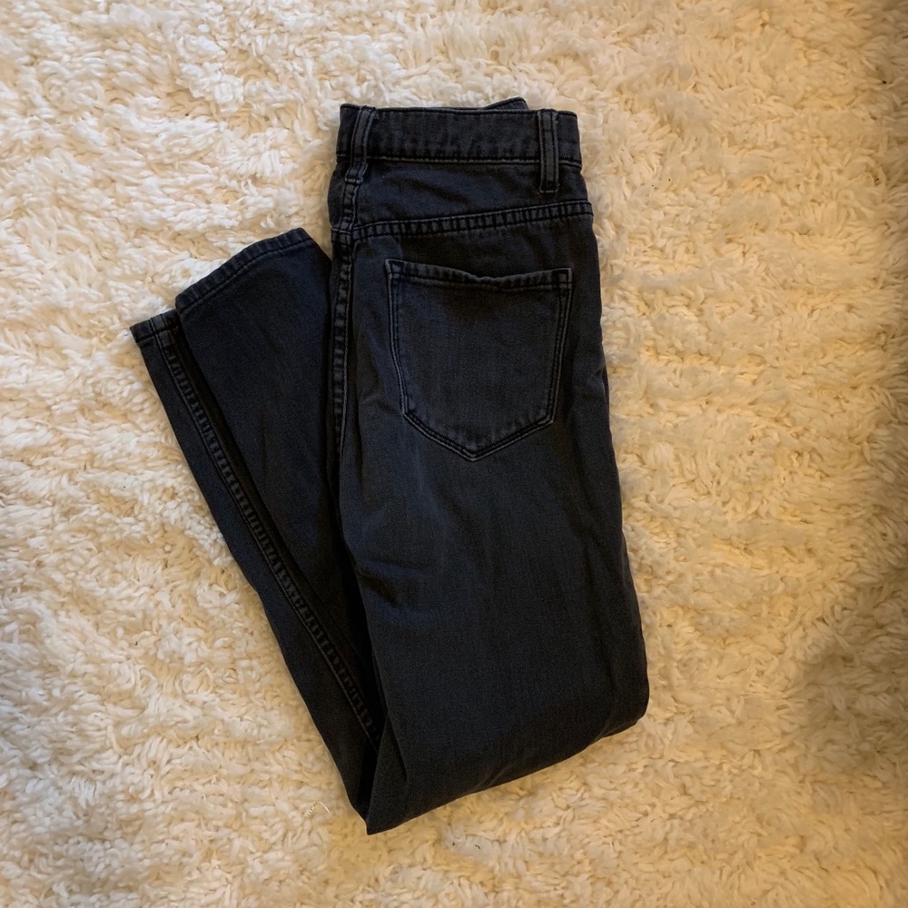 BDG MOM HIGH RISE JEANS (size 24)